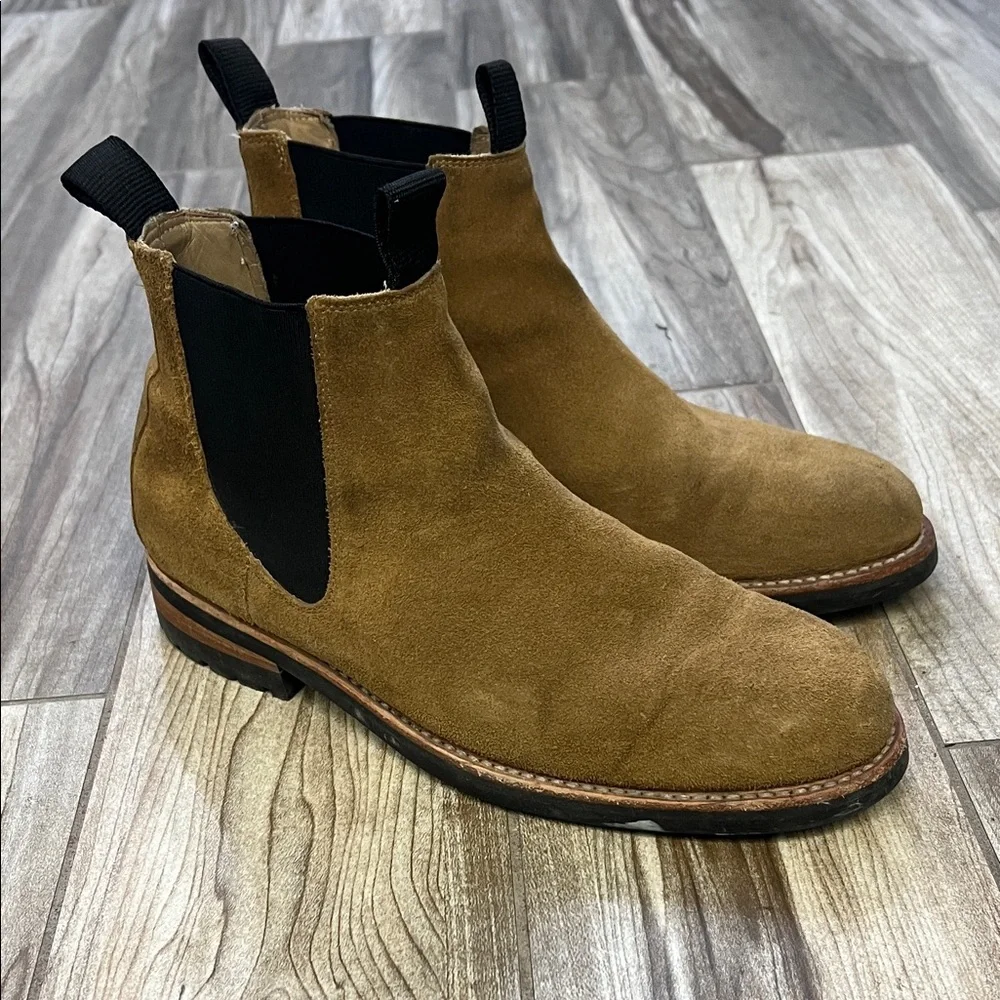 Men's Tan Suede Chukka Boot with Elastic Side Panels